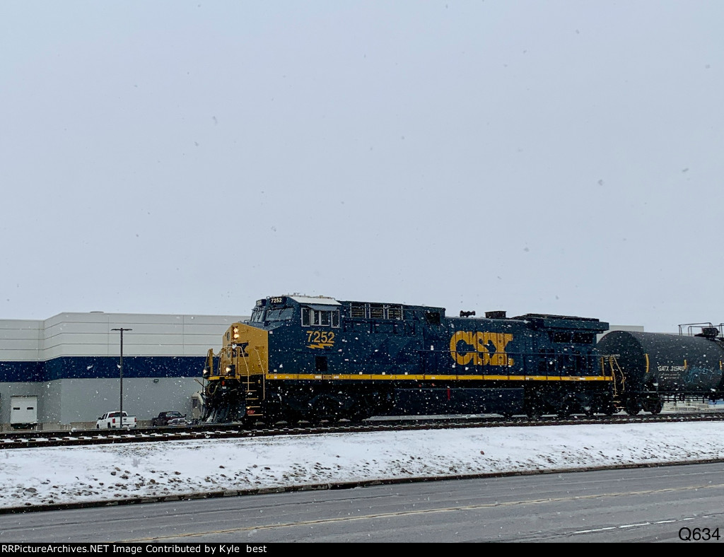 CSX 7252 on Q363